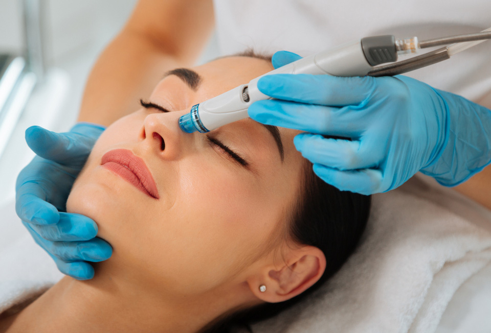 Hair regrowth therapy using advanced techniques by expert dermatologists